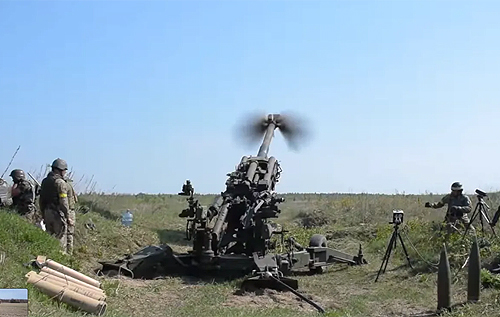 Українські артилеристи показали, як з американських гаубиць М777 гатять по окупантах. ВІДЕО