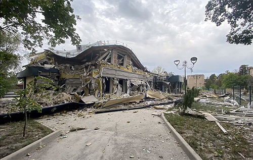 Окупанти вдарили по трьох містах на Донбасі одночасно: зруйновано цивільні об'єкти
