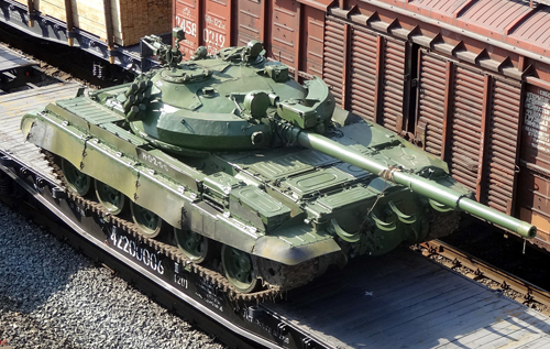 Росія перекидає в Україну танки Т-62М 1960-х років. ВІДЕО
