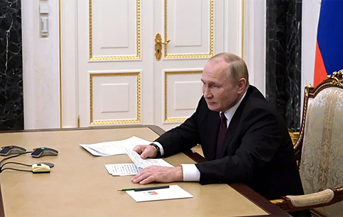 Путін вже отримав вказівки, як капітулювати: Патрушев поклав йому на стіл папку, яка називається "Програш", – політолог