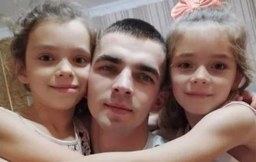 "Не думав ні секунди": 24-річний боєць "Азова" усиновить 8 дітей, батьки яких підірвалися на міні