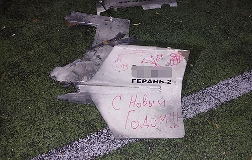 Росіяни вночі атакували українців дроном-камікадзе з "новорічним привітанням"