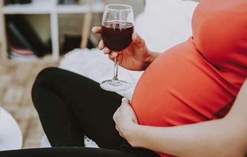 Прийом алкоголю під час вагітності змінює обличчя народжених дітей