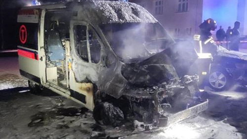 У Польщі зловмисник підпалив машини "швидкої", призначені для України