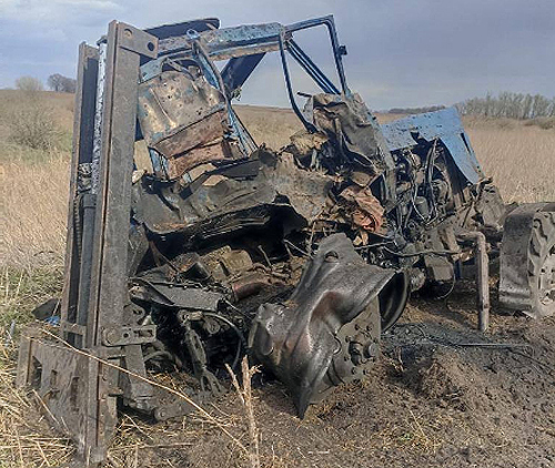 На Київщині тракторист підірвався на російській міні, поряд знайшли ще 13