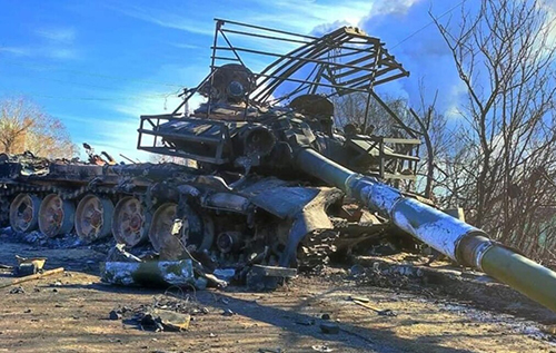 У росіян колосальні втрати техніки біля Кринок: для її евакуації залучили танковий полк