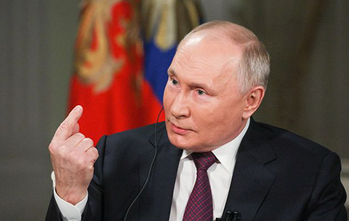 Путін не піде на переговори до листопада, він грає у "мирний наступ", – NYT