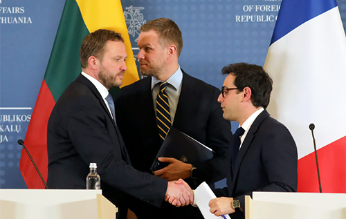 Франція збирає коаліцію країн, які підтримують направлення військ в Україну, – Politico