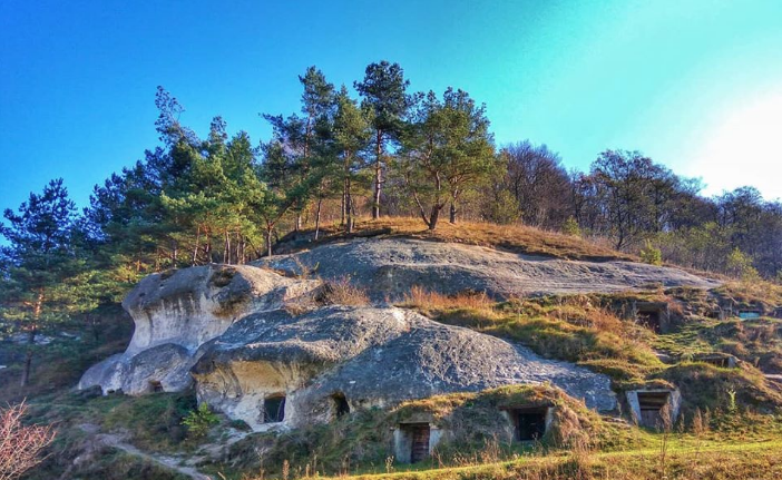 У Львівській області зруйнували пам'ятку археології VII століття заради гіпсової статуї Богородиці