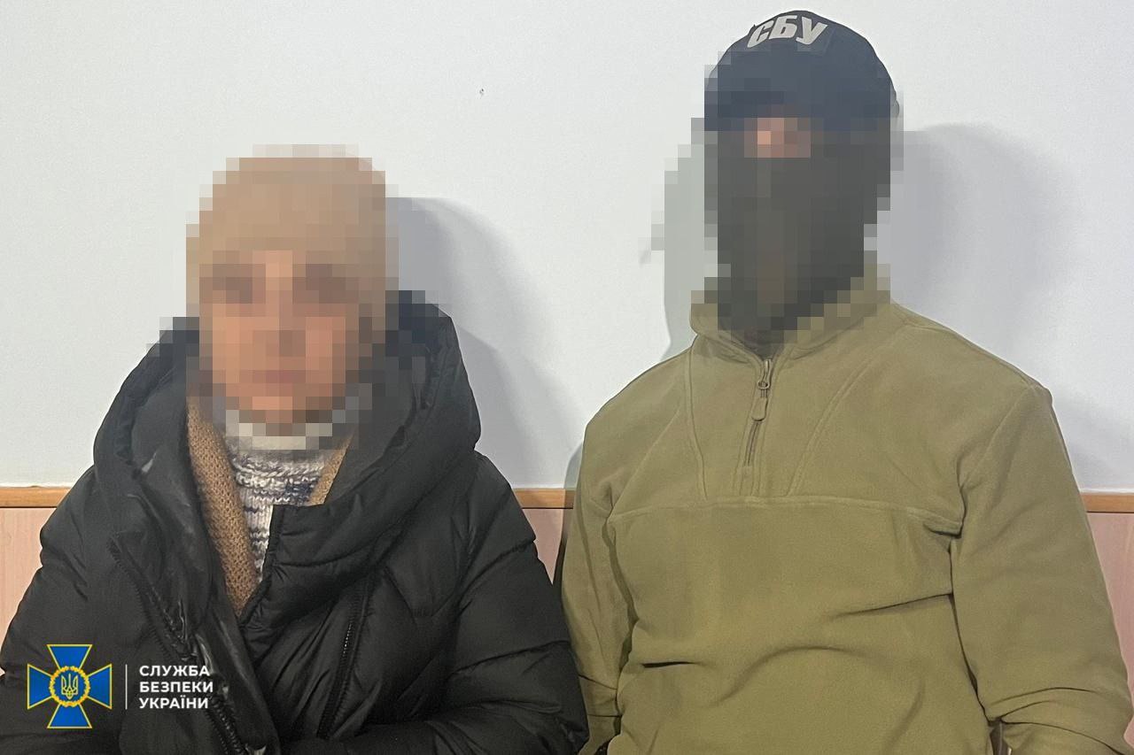 СБУ заявила про викриття подружжя у Херсоні, яке коригувало атаки РФ по місту СБУ заявила про викриття подружжя у Херсоні, яке коригувало атаки РФ по місту