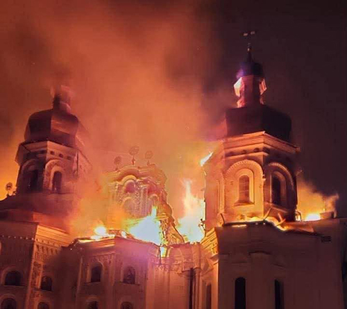 У Києво-Печерській лаврі показали момент влучання російського безпілотника по Успенському собору. ВІДЕО У Києво-Печерській лаврі показали момент влучання російського безпілотника по Успенському собору. ВІДЕО