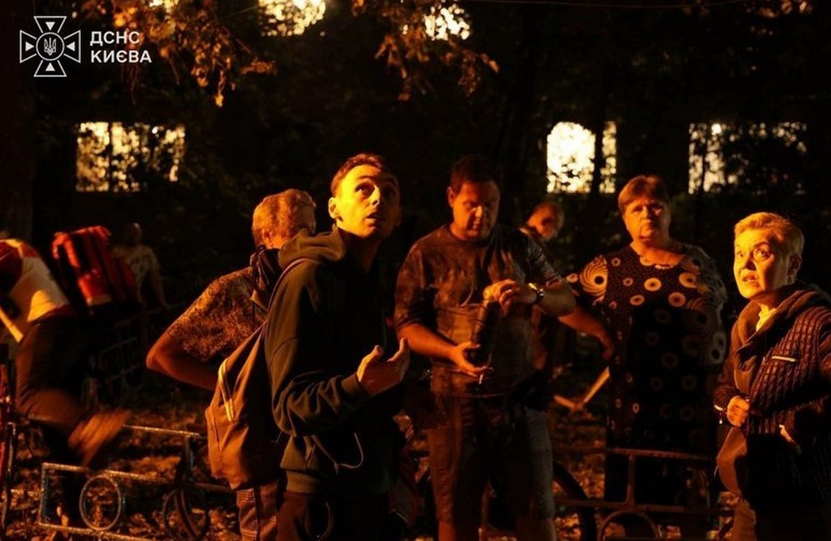 Приліт балістики у Києві потрапив на бодікамеру поліцейських Приліт балістики у Києві потрапив на бодікамеру поліцейських