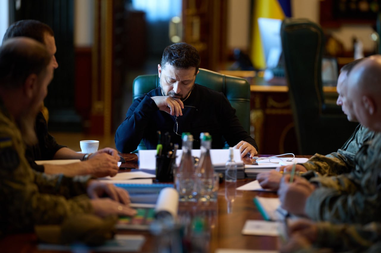Зеленський анонсував кадрові зміни у війську: "Частина рішень вже готові, будуть ще" Зеленський анонсував кадрові зміни у війську: "Частина рішень вже готові, будуть ще"