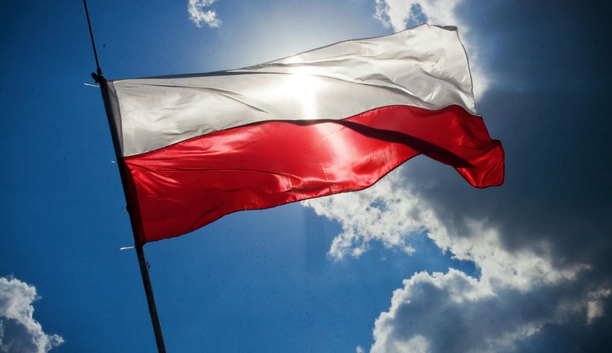 Троє людей постраждали після відкриття посилки у військовій поліції Польщі