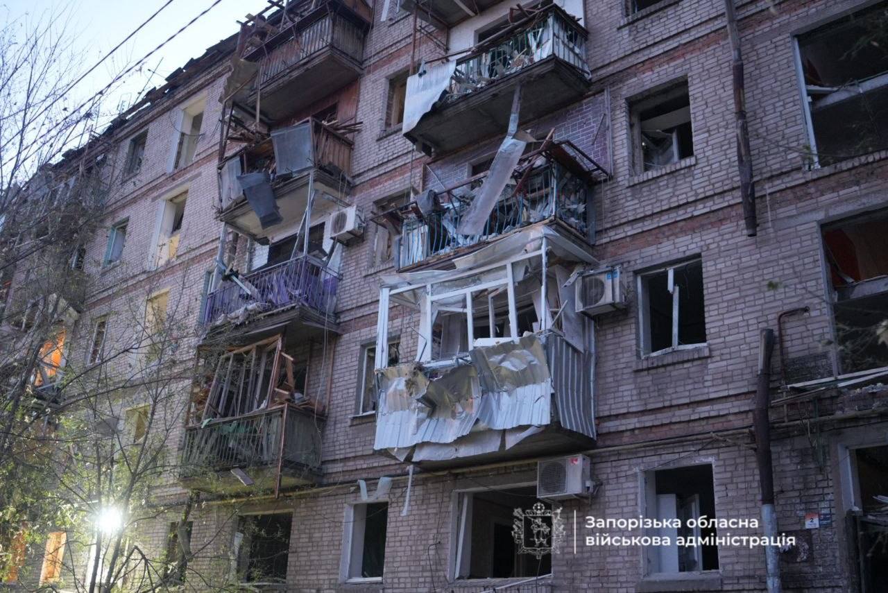 РФ вдарила КАБами по Запоріжжю: пошкоджено багатоповерхівку, одна людина загинула, семеро поранених РФ вдарила КАБами по Запоріжжю: пошкоджено багатоповерхівку, одна людина загинула, семеро поранених