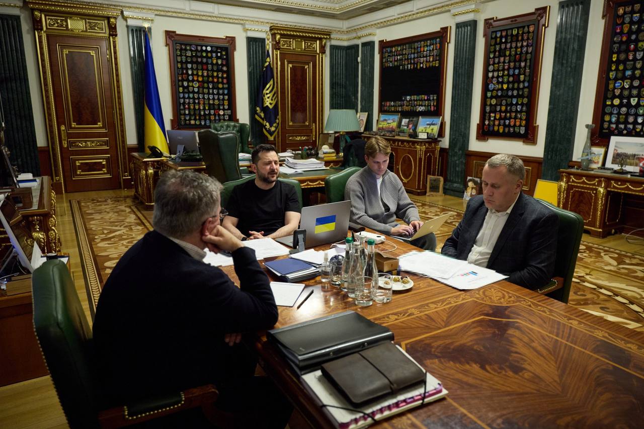 Зеленський обговорив з Мерцом організацію зустрічі Коаліції охочих Зеленський обговорив з Мерцом організацію зустрічі Коаліції охочих