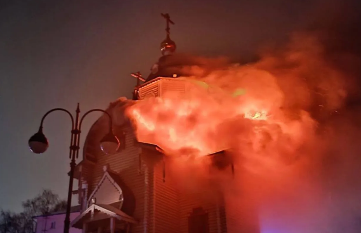 У Росії потужна пожежа охопила церкву, в якій окупанти отримали благословення на війну проти України. ФОТО, ВІДЕО