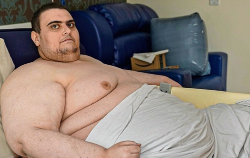 300-кілограмовий британець розлютився на лікарів через нову дієту заради його порятунку
