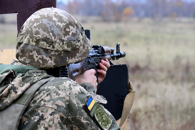 Окупанти обстріляли позиції ЗСУ біля Лебединського: одного військового поранено