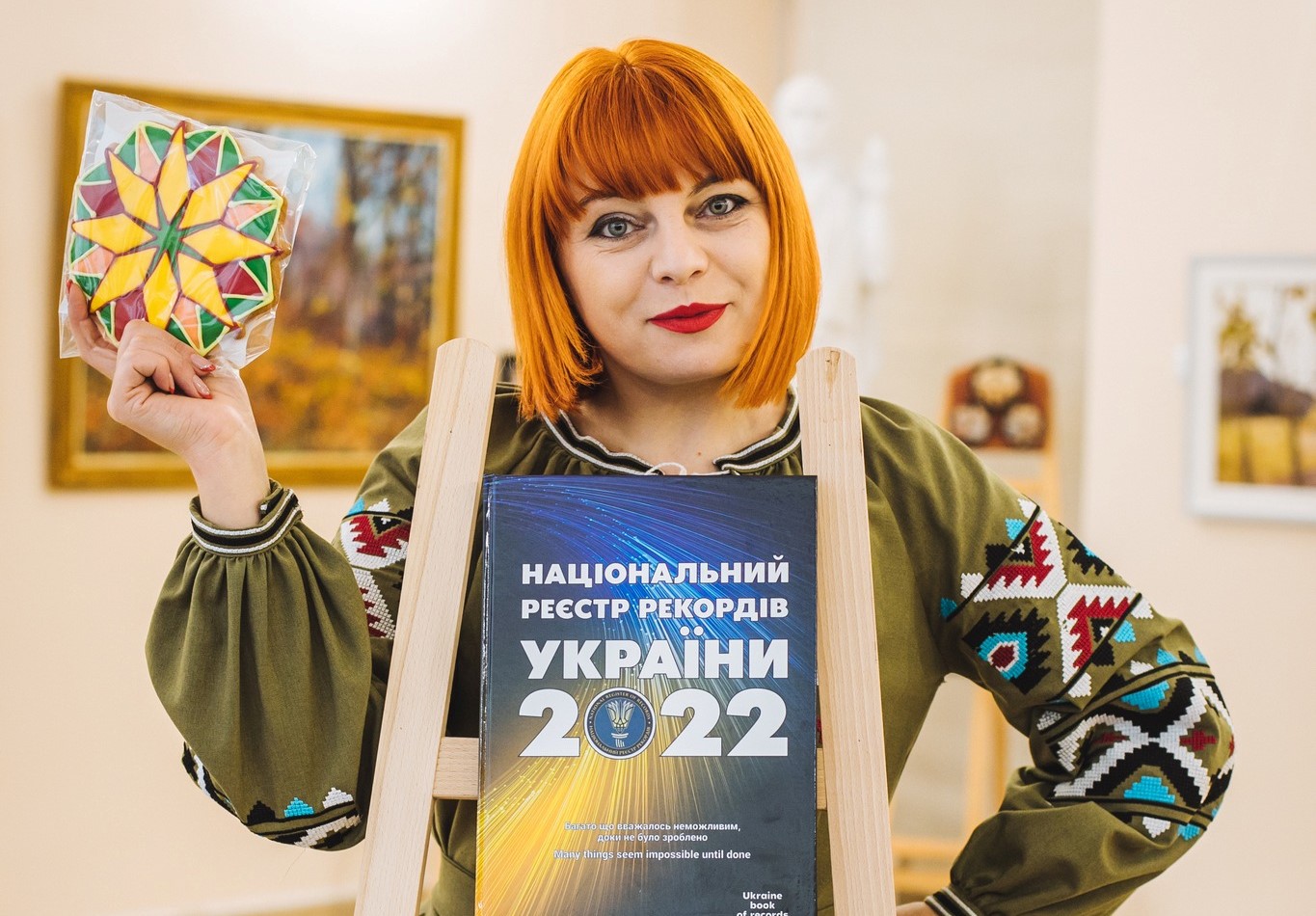 Новий рекорд України: в Ужгороді кондитерка спекла 248 різдвяних пряників-зірок. ФОТО