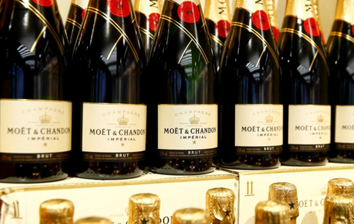 Moet Hennessy в угоду россиянам таки переименует свое шампанское в "игристое вино"