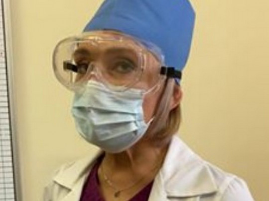 "Строительные очки и непригодные халаты": сеть возмутило видео защитной экипировки николаевских врачей. ВИДЕО