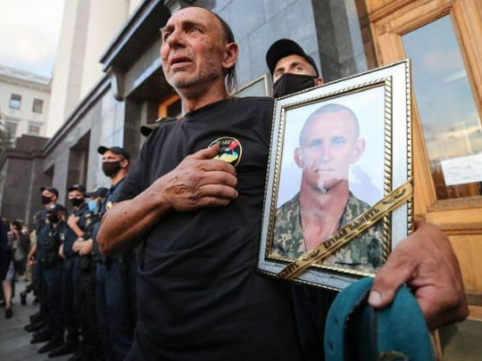 Батько загиблого на Донбасі військового написав генпрокурору скаргу на Зеленського