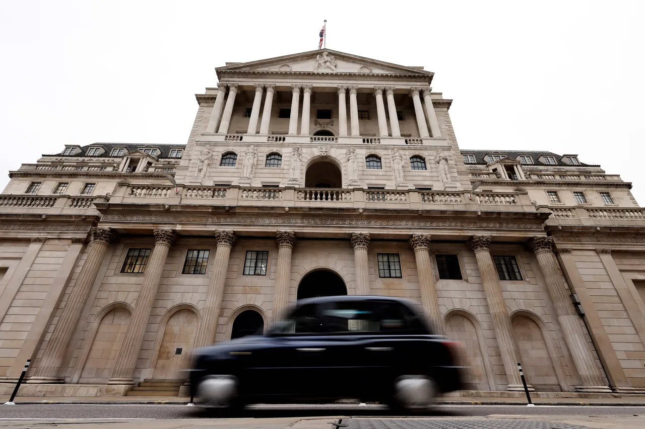 Британські банки закривають рахунки компаній, які торгують з Україною – Politico