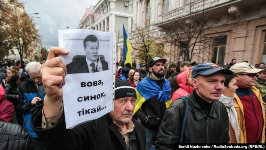 Зачем Зеленский шагает по граблям Порошенко и Януковича