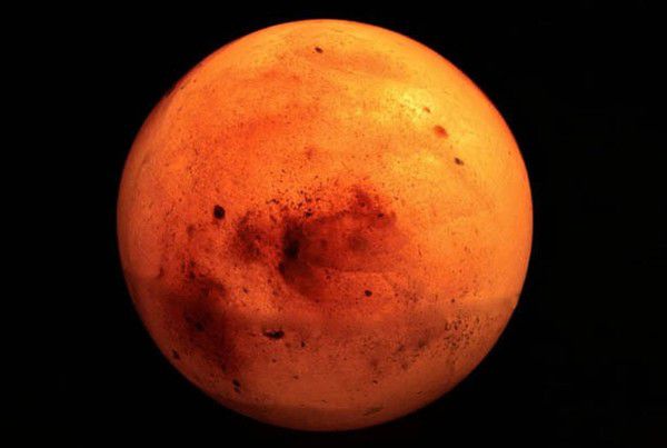 Марс зазнає потужного бомбардування майже щодня: сенсаційне відкриття учених