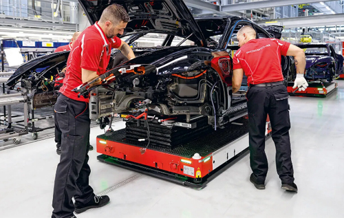 Porsche наймет 400 сотрудников Audi для производства элеткрокара Taycan