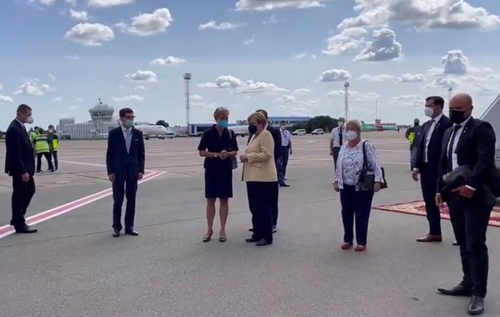 Появилось видео "отрезвляющей" встречи Меркель в аэропорту "Борисполь"