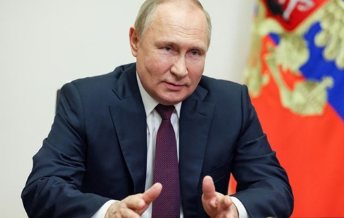 Путин назвал "возней" поставки западного оружия Украине, которая лишь затягивает "конфликт"