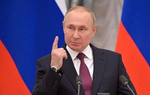 В Росії чиновників вчать, як правильно вихваляти Путіна: СБУ перехопила методички ФСБ. ВІДЕО