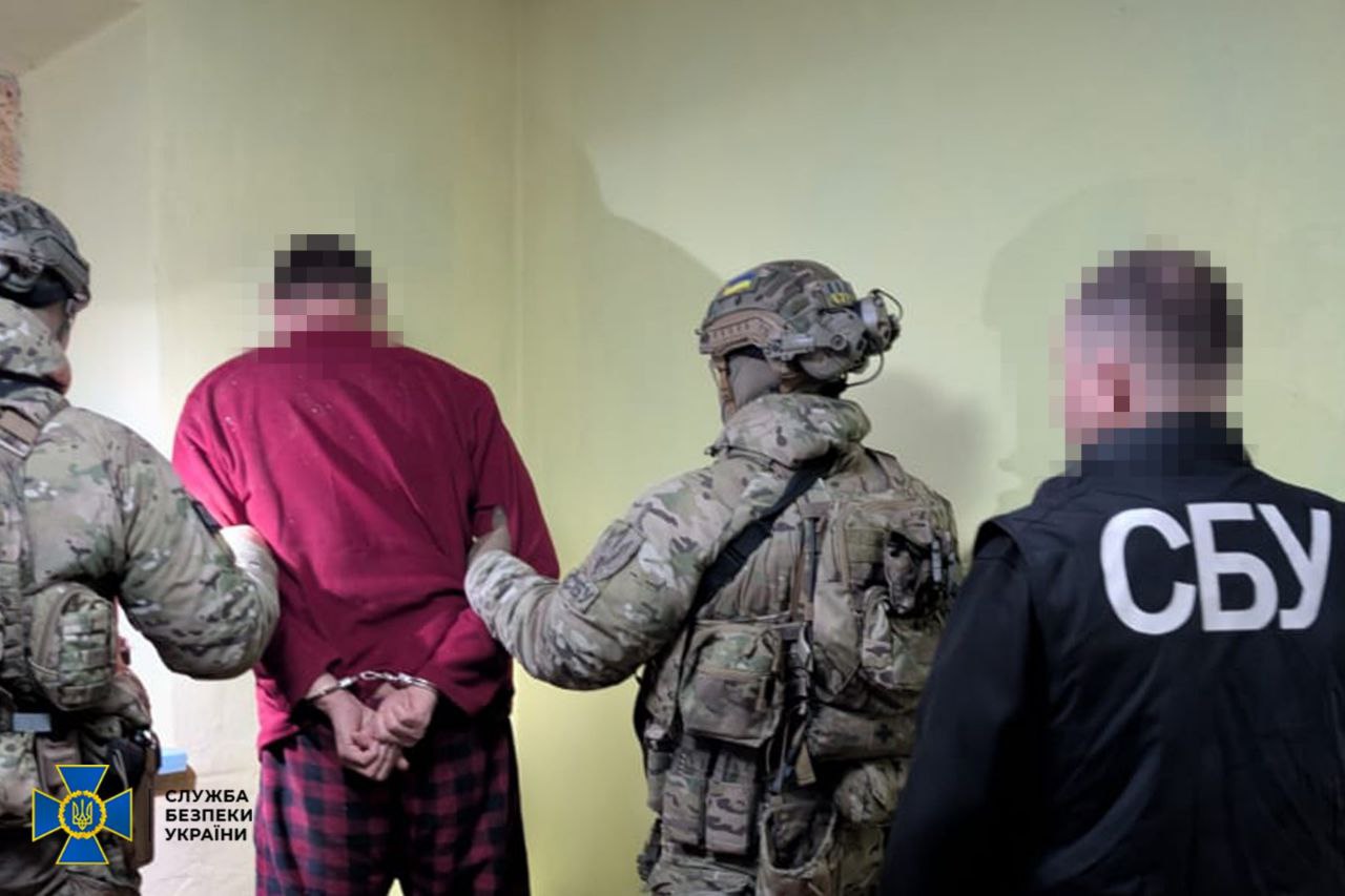 СБУ затримала агента ФСБ, який коригував комбіновані удари РФ по Хмельниччині