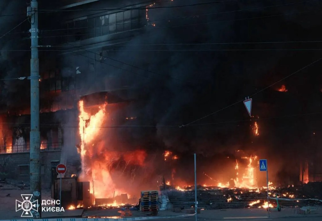 Мало не вбили дипломата: Росія вдарила по будинку посла Албанії у Києві