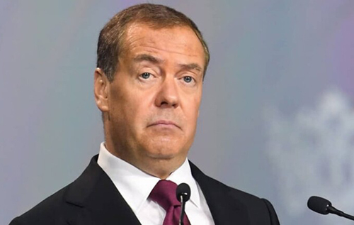 Медвєдєв назвав Курильські острови "російськими землями" і пригрозив Японії "жахливими наслідками" Медвєдєв назвав Курильські острови "російськими землями" і пригрозив Японії "жахливими наслідками"