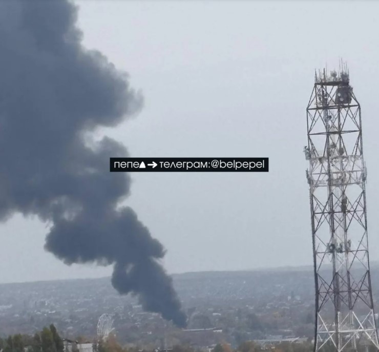 У російському Бєлгороді дрон влучив у підстанцію, спалахнула пожежа