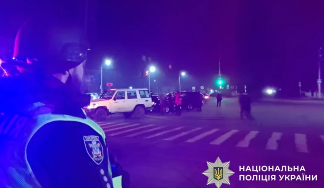 Перевіряється версія щодо терористичного акту, - Зеленський про вибух у Миколаєві на АЗС