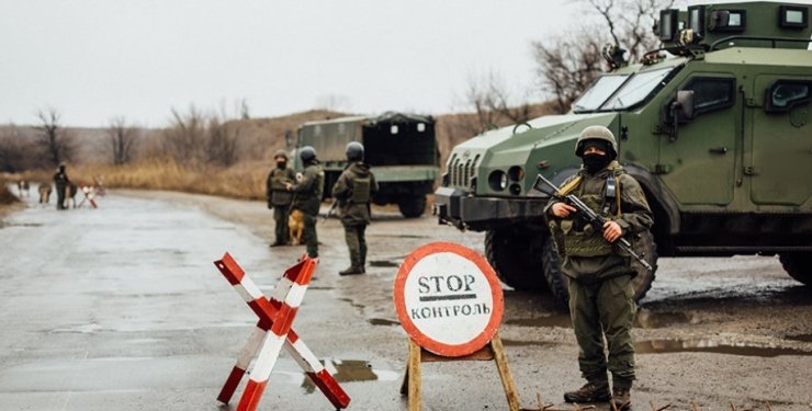 Чиновникам можуть заборонити виїзд з України під час воєнного стану: хто в списку