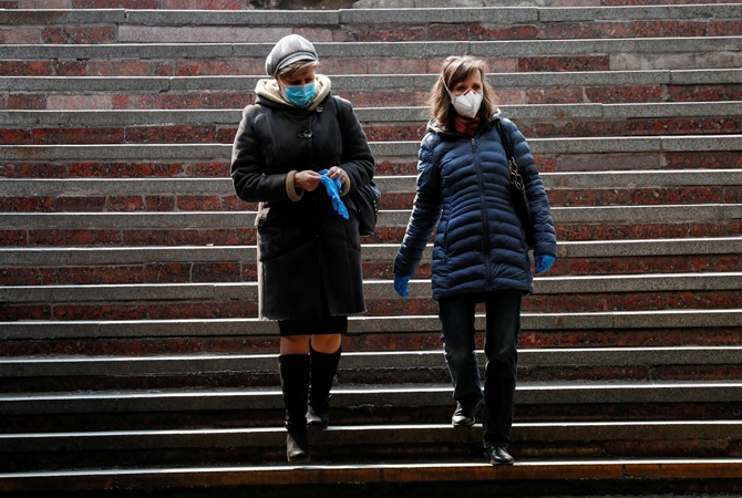 Шмигаль: Українці ходитимуть в масках до кінця 2021 року