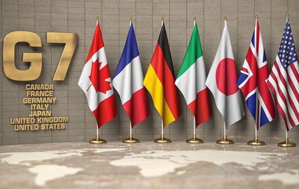 Франція проти повернення РФ у G7