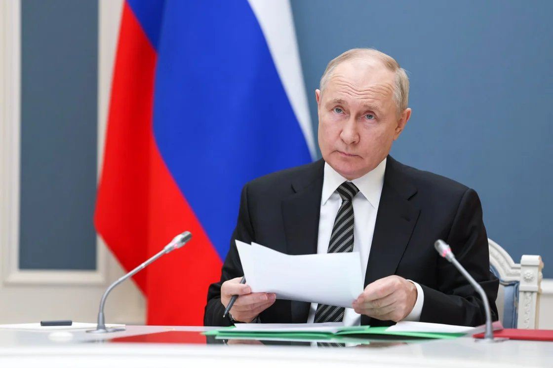 Диктатор Путін може провести значні перестановки в уряді – Bloomberg
