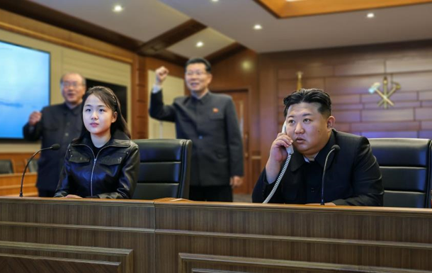 Кім Чен Ин разом з донькою спостерігав за випробуванням крилатих ракет