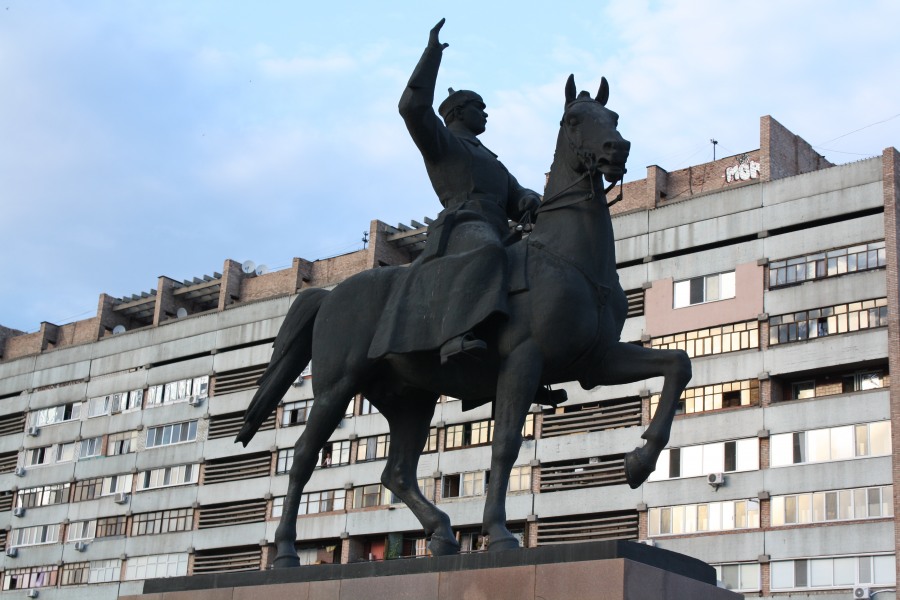 Пам'ятник Ворошилову у Луганську