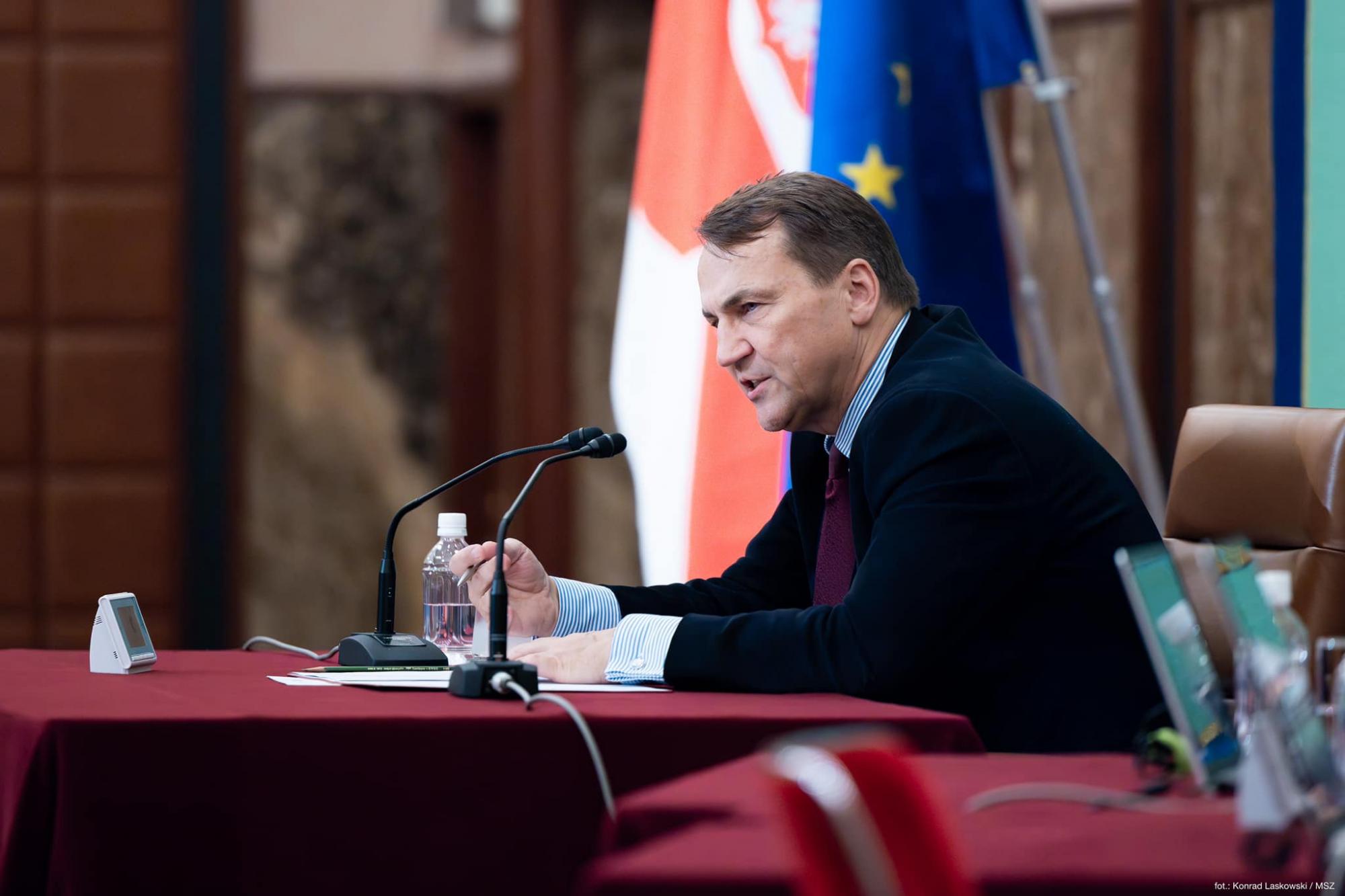 Польща готова допомогти Україні відновити енергосистему після російських атак, – Сікорський 