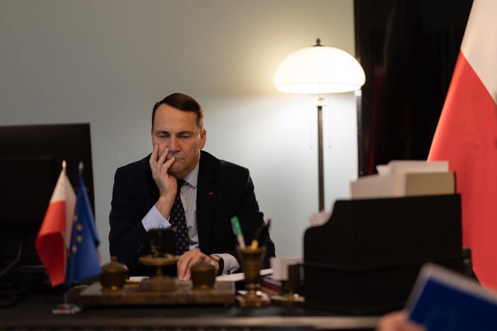 Ми краще їстимемо траву, ніж знову станемо російською колонією, – Сікорський 