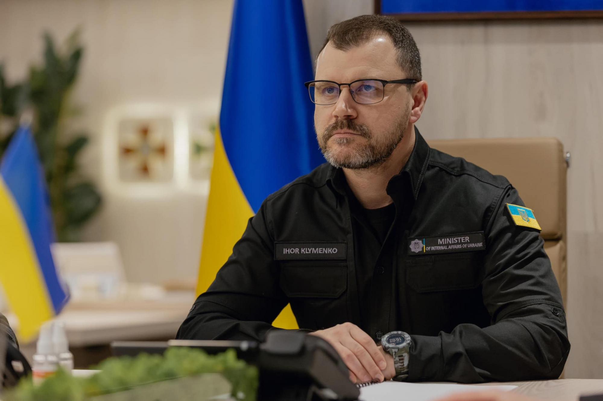 Глава МВС розповів про двох поліцейських, які втекли від стрілка