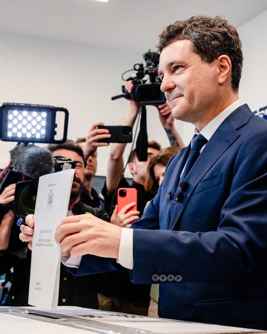 Прозахідний кандидат у президенти Румунії вірить у перемогу над ультраправими у другому турі