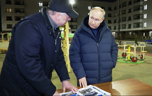 "Ми тут нікому не потрібні": мешканці Маріуполя обурилися через "показуху" для Путіна, незадоволені й донеччани